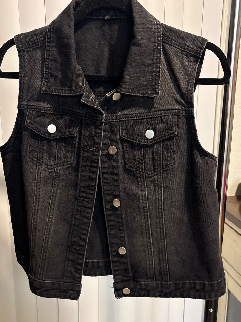 Source Unknown Black Denim Vest Jacket - Sleeveless Trucker Style